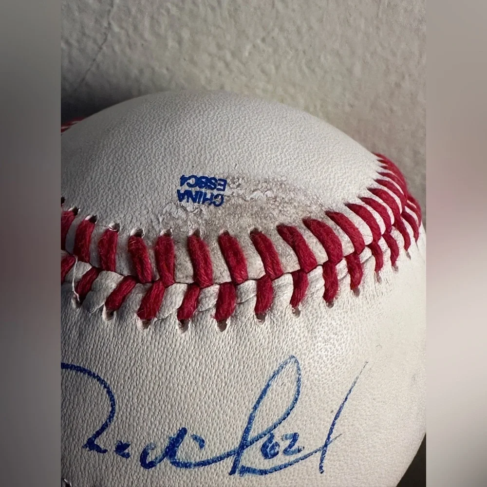 MYSTERY AUTOGRAPHED Baseball please read below 👇 one ball